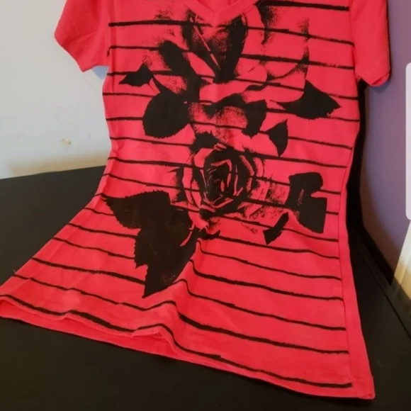 🌷 T-Shirt Tag - Picture 2 of 4